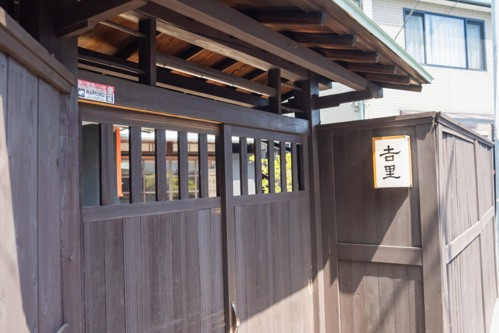 根津神社お食い初め吉里 谷中総本店