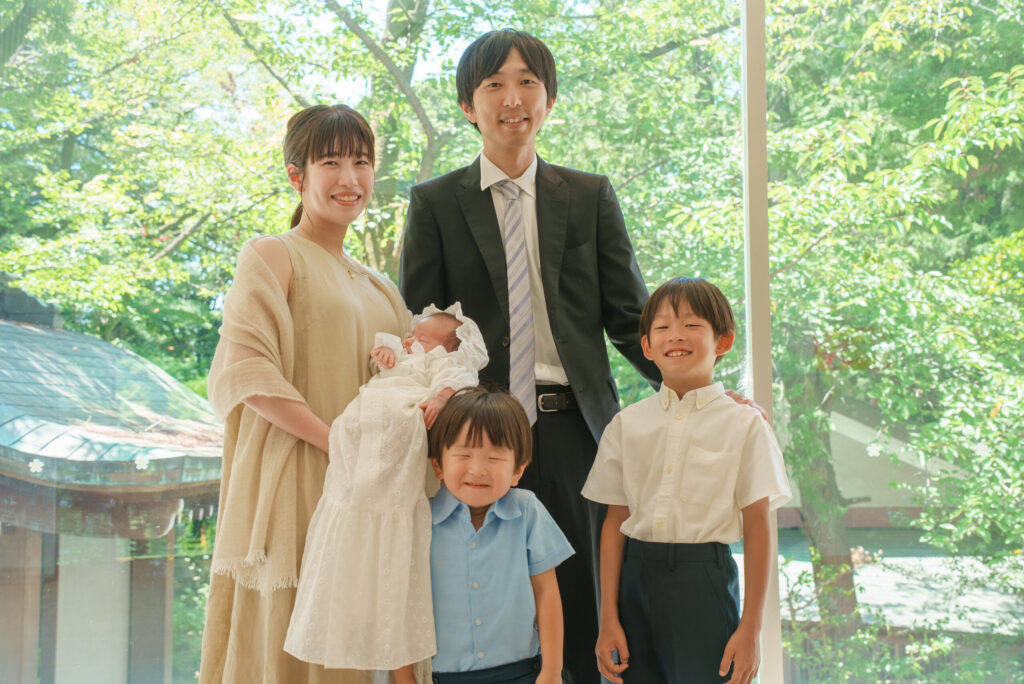 【写真付き】伊勢山皇大神宮でお宮参り&七五三準備のポイント|兄弟も笑顔になる出張撮影レポート|フォトスマイルズ