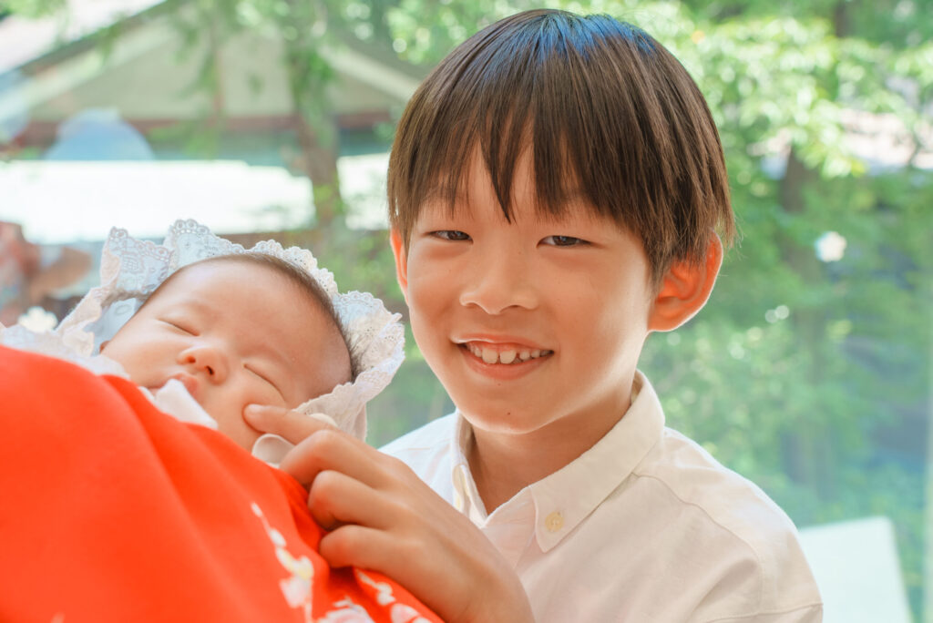 【写真付き】伊勢山皇大神宮でお宮参り&七五三準備のポイント|兄弟も笑顔になる出張撮影レポート|フォトスマイルズ
