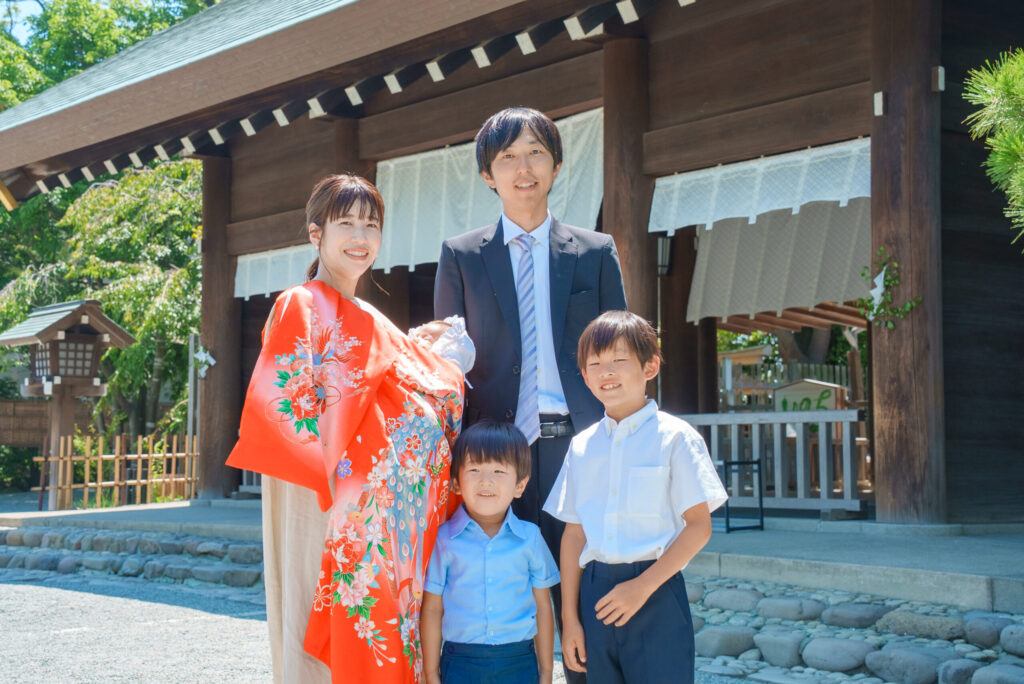 【写真付き】伊勢山皇大神宮でお宮参り&七五三準備のポイント|兄弟も笑顔になる出張撮影レポート|フォトスマイルズ
