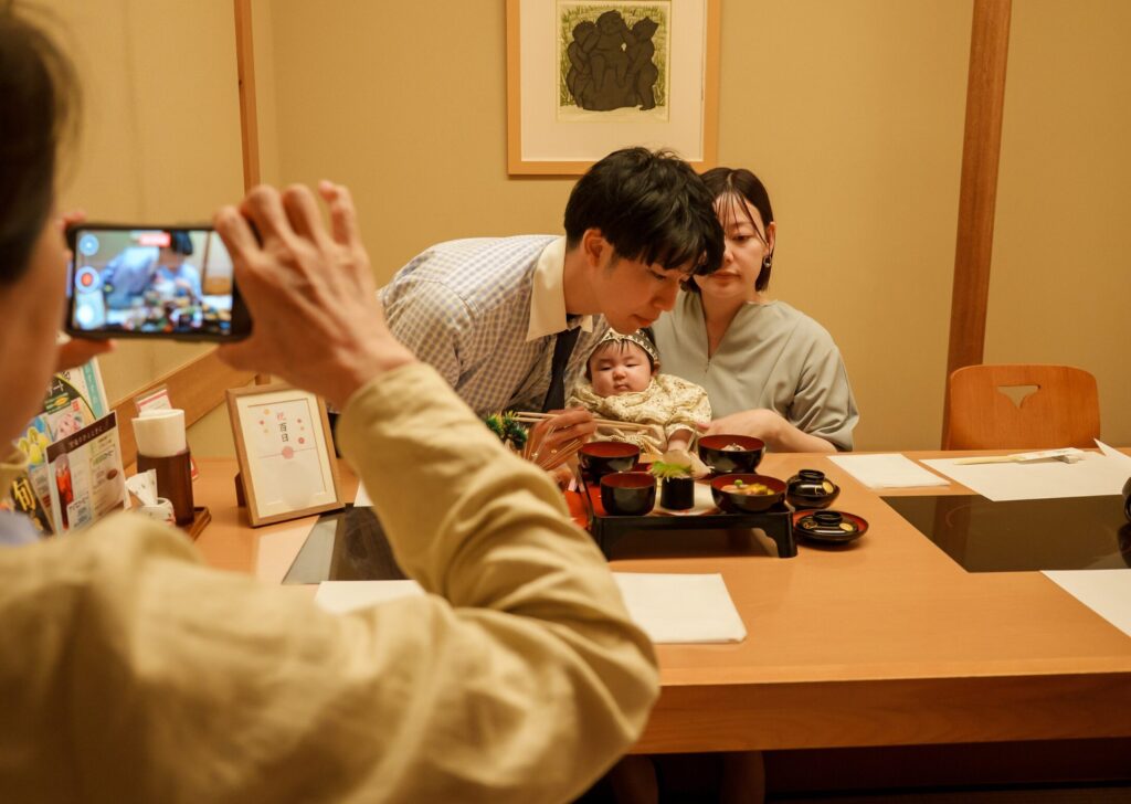 水天宮でお宮参りとお食い初め｜2025年写真付きレポ｜木曽路 南千住店/フォトスマイルズ/ハレノヒ出張撮影