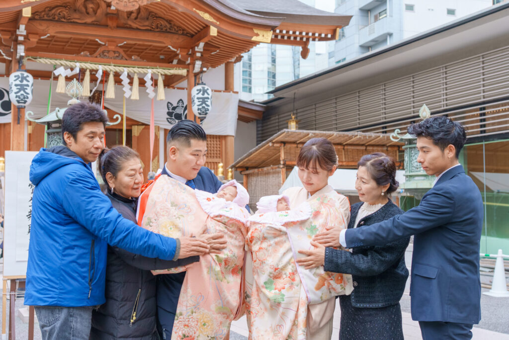 水天宮で女の子双子のお宮参り出張撮影