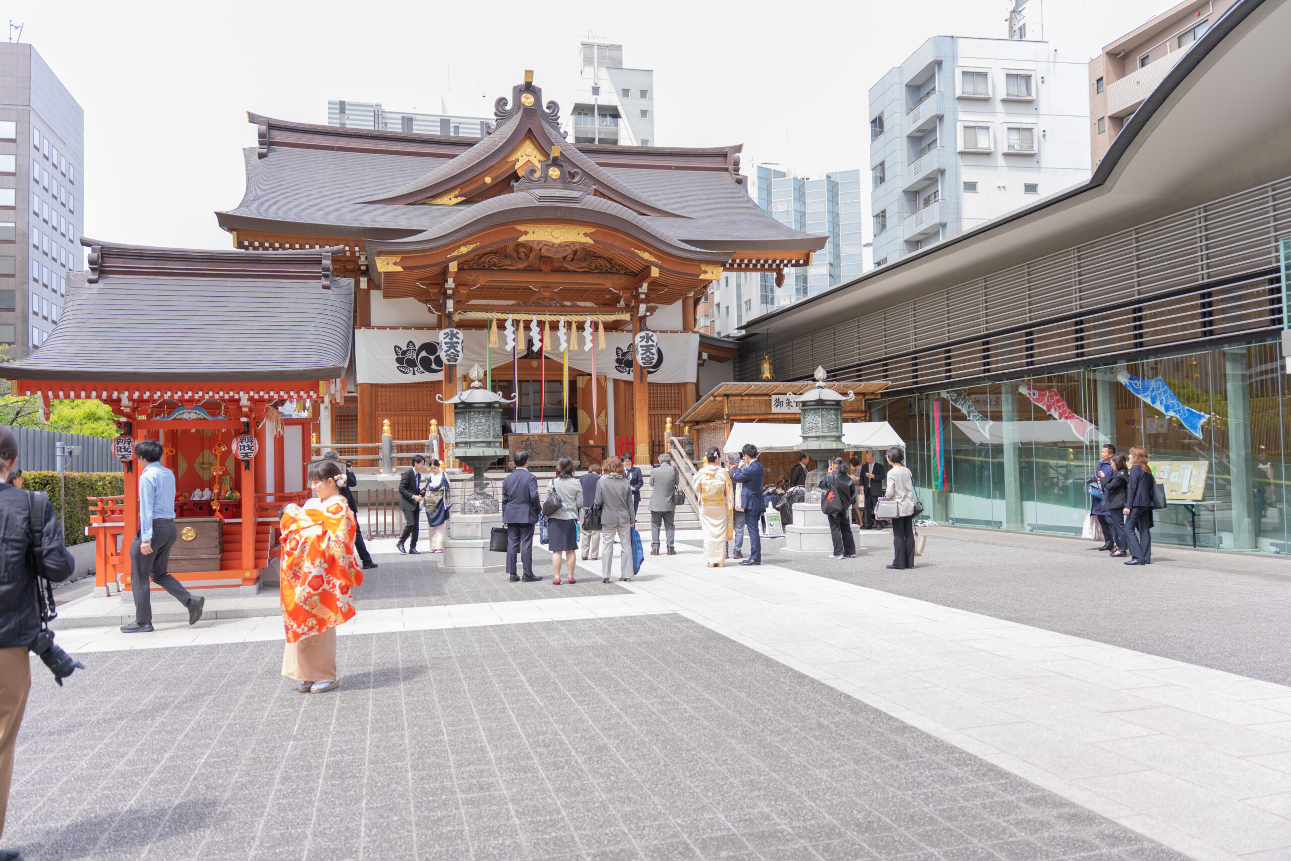 水天宮 本殿前でのお宮参り出張撮影