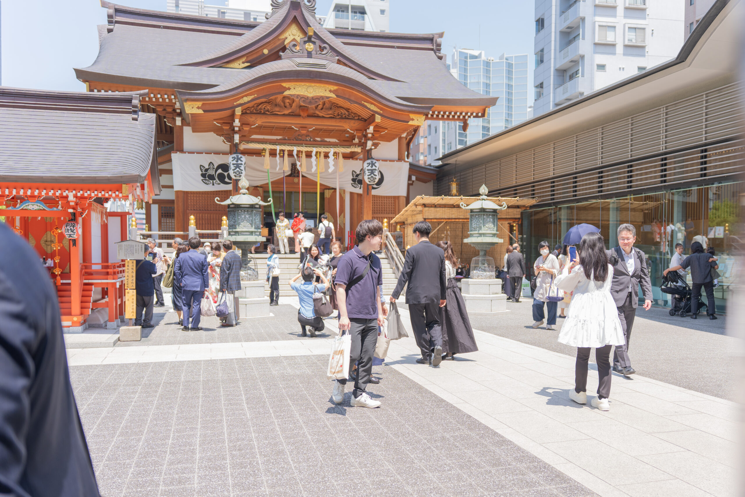 水天宮 本殿前でのお宮参り出張撮影