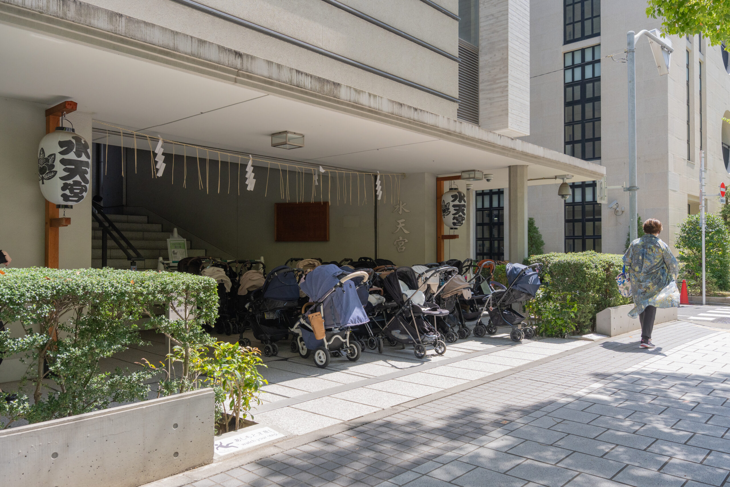 水天宮 提灯横での家族写真 出張撮影