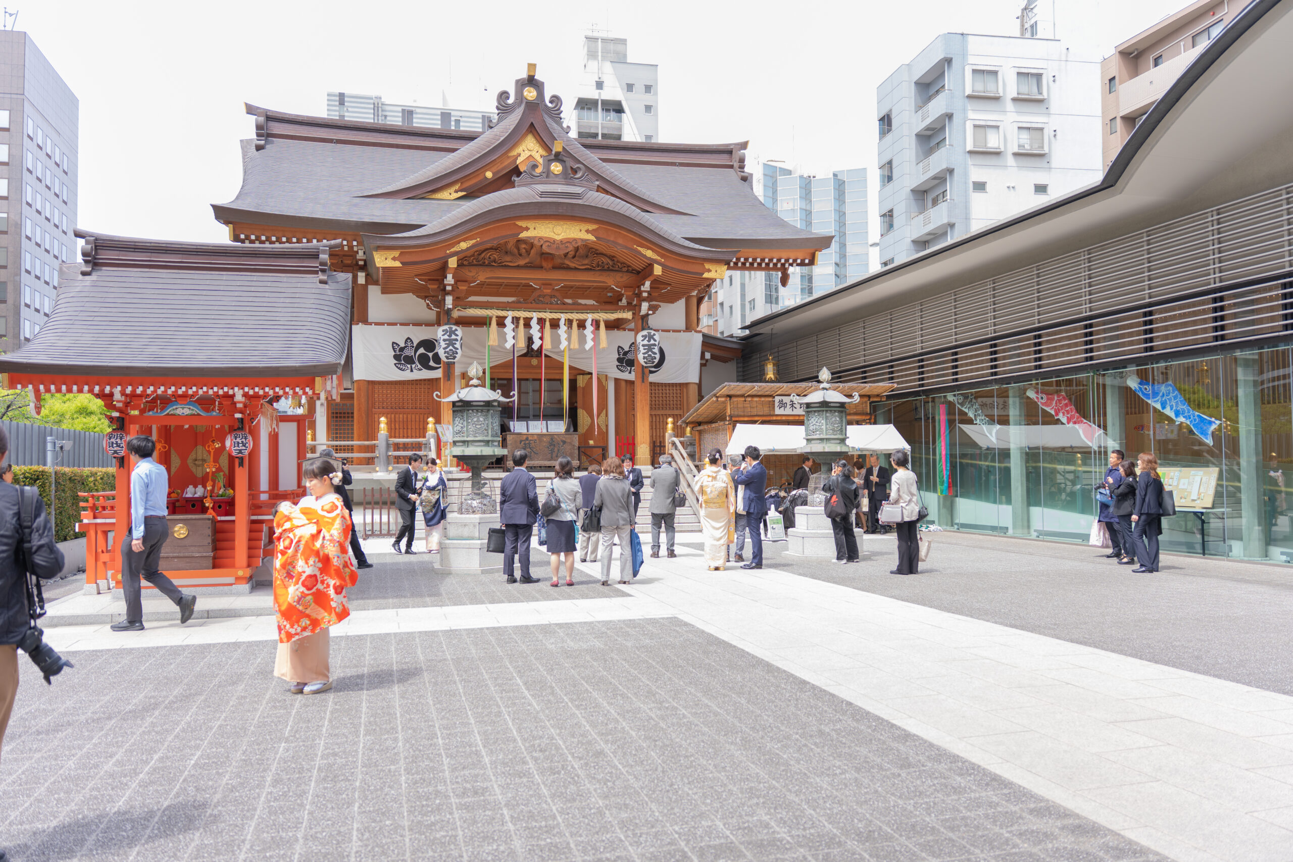 水天宮 本殿前でのお宮参り出張撮影