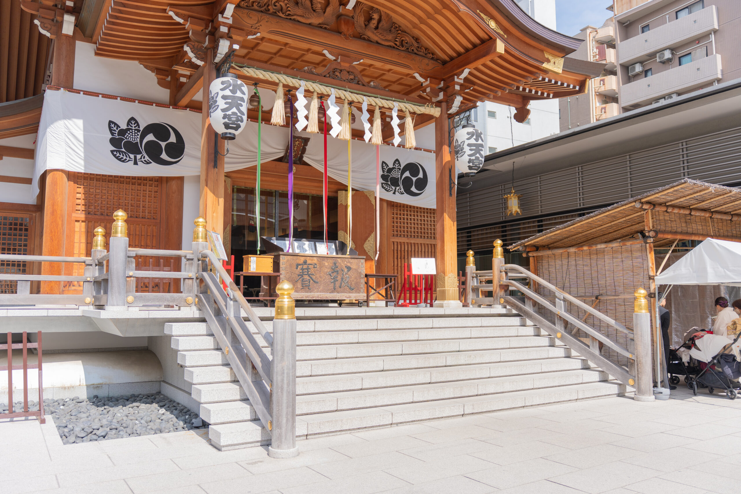 水天宮 本殿前でのお宮参り出張撮影