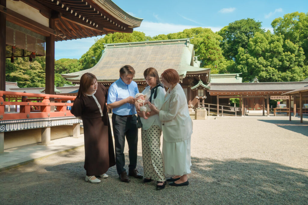 武蔵一宮氷川神社(さいたま市)でお宮参り出張撮影の写真と撮影スポット紹介|2025年7月更新|20枚以上の参考写真