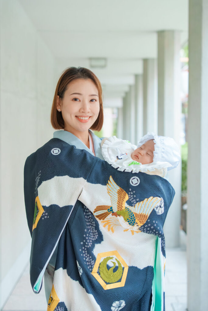 水天宮1階提灯のお宮参り 家族写真 出張撮影ママ服装