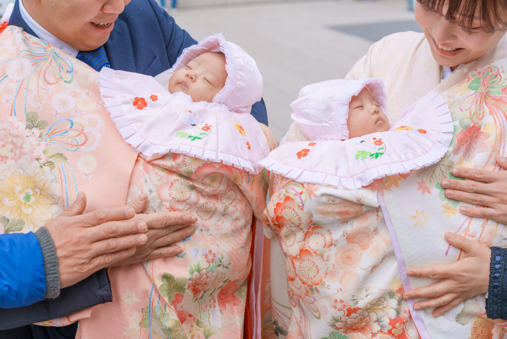 水天宮で女の子双子のお宮参り出張撮影