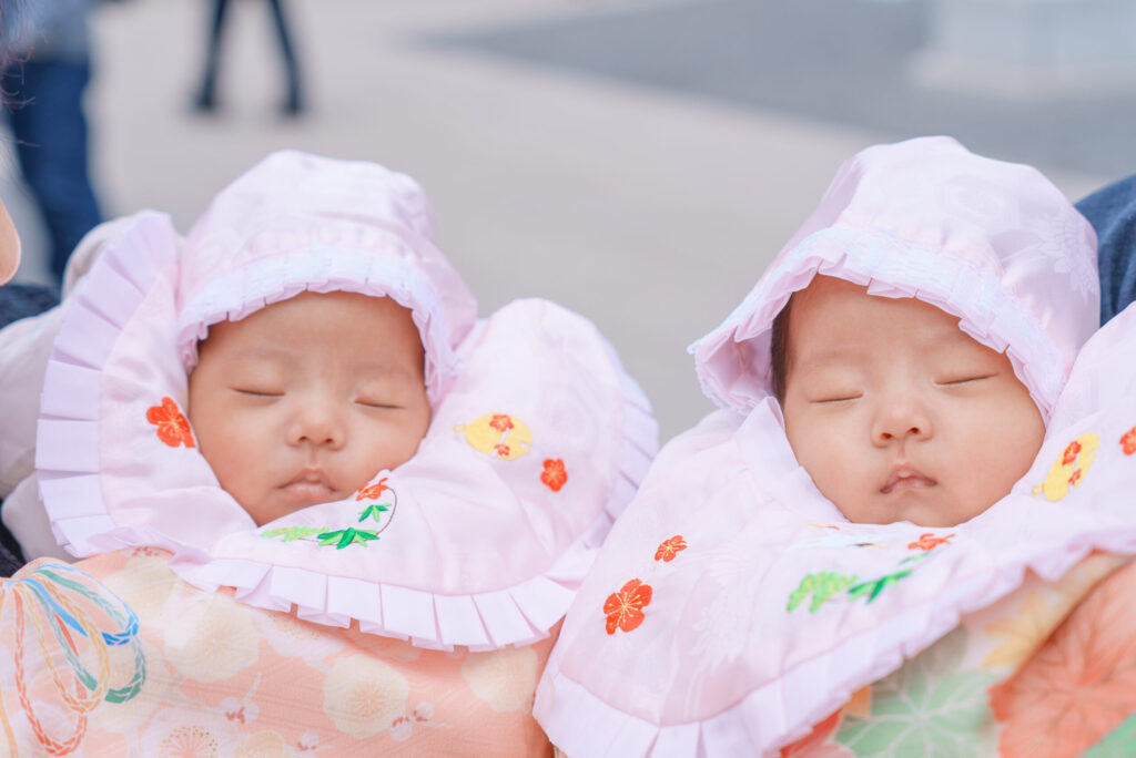水天宮で女の子双子のお宮参り出張撮影