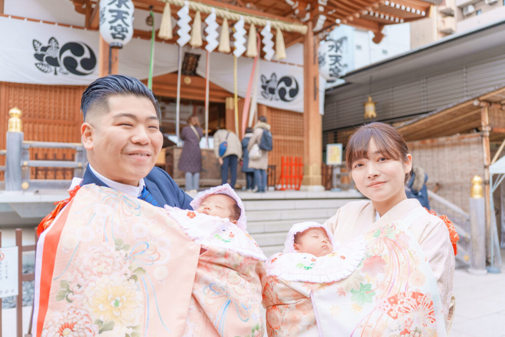 水天宮で女の子双子のお宮参り出張撮影