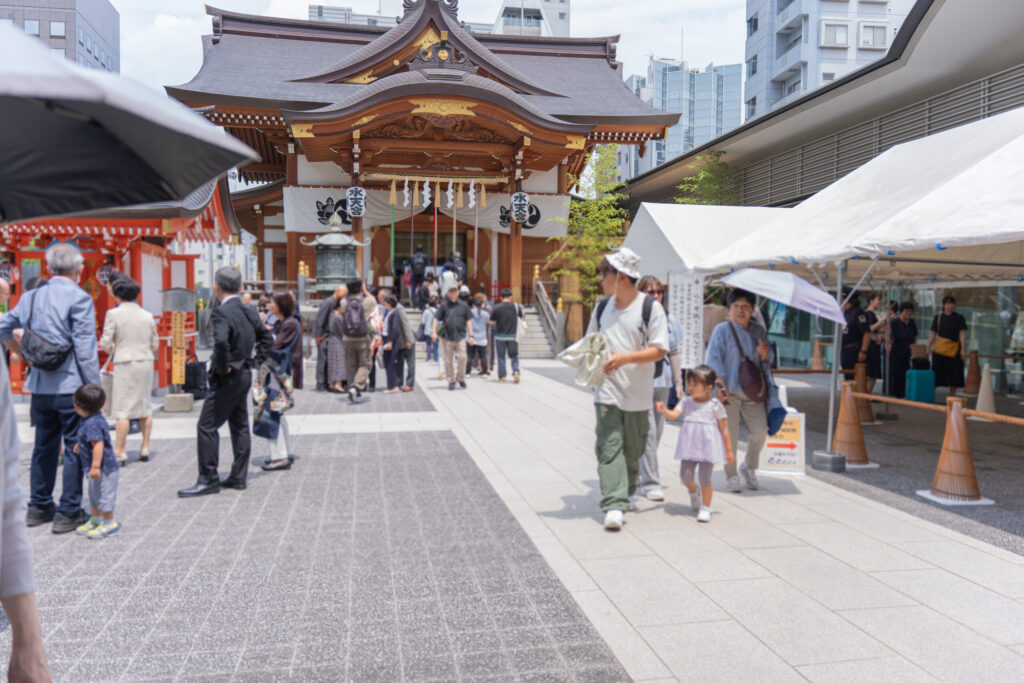 水天宮 本殿前でのお宮参り出張撮影