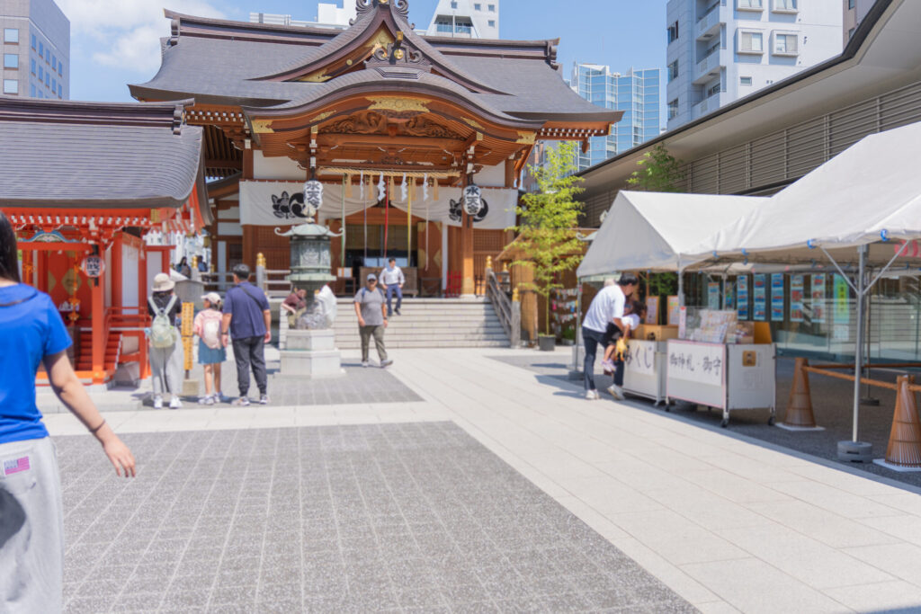 水天宮 本殿前でのお宮参り出張撮影