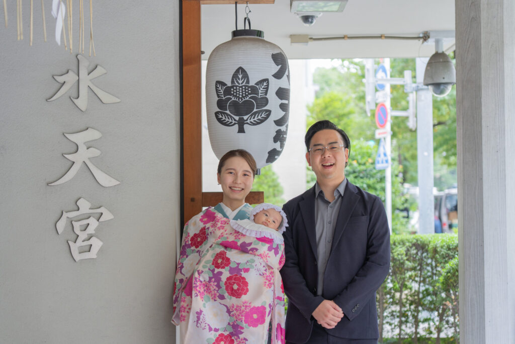 水天宮でお宮参りの提灯写真
