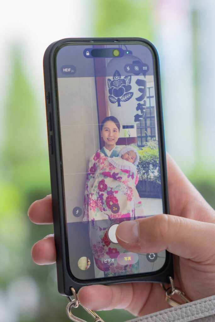 水天宮でお宮参りの集合写真ママ着物写真