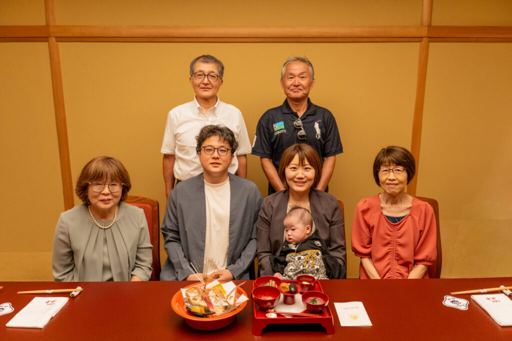 水天宮のお宮参り後に人気の「人形町今半 銀座店」を写真付きで紹介。アクセス・個室・営業時間・会食の流れ・お食い初めのポイントを、水天宮で年間100組以上撮影するフォトスマイルズが詳しく解説します。